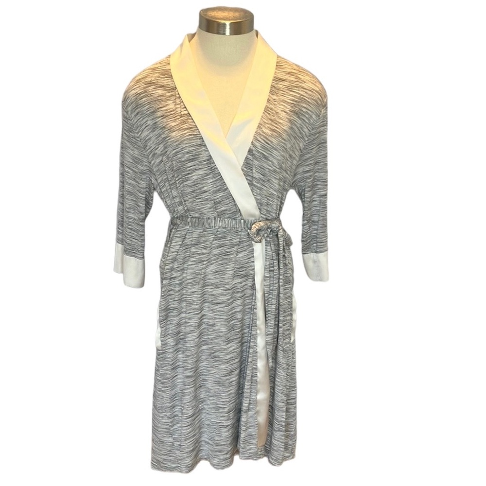 Kindred Bravely maternity/nursing robe gray and cream size small/medium